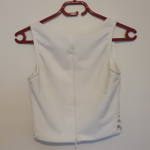 White crop with cut out sides - Picture 3 of 4